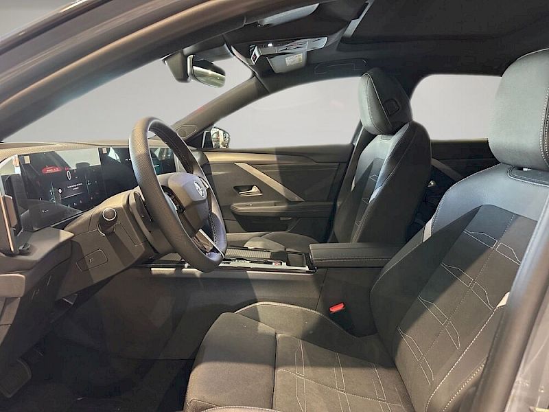 Opel Astra 1.2 Sports Tourer GS AT