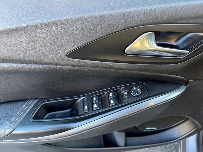 Opel Grandland X 1,2 Ultimate *8-fach Bereifung*