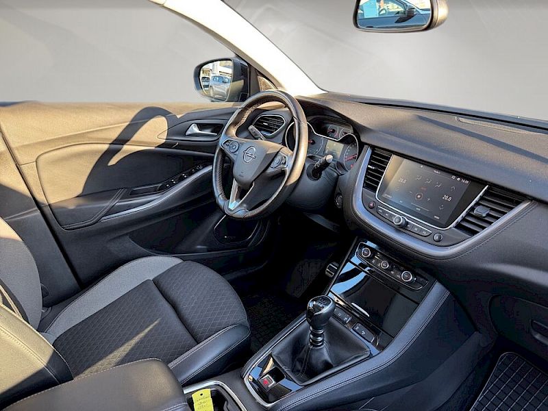 Opel Grandland X 1,2 Ultimate *8-fach Bereifung*